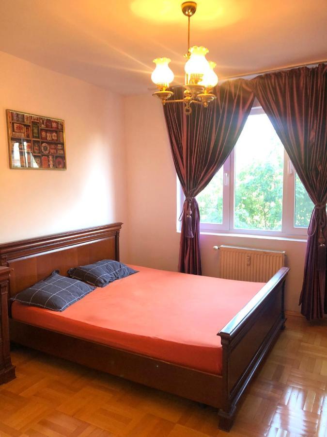 Vintage Bucharest Apartment Buitenkant foto